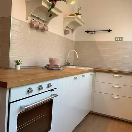 Apartman Charming Retreat In The Heart Of
